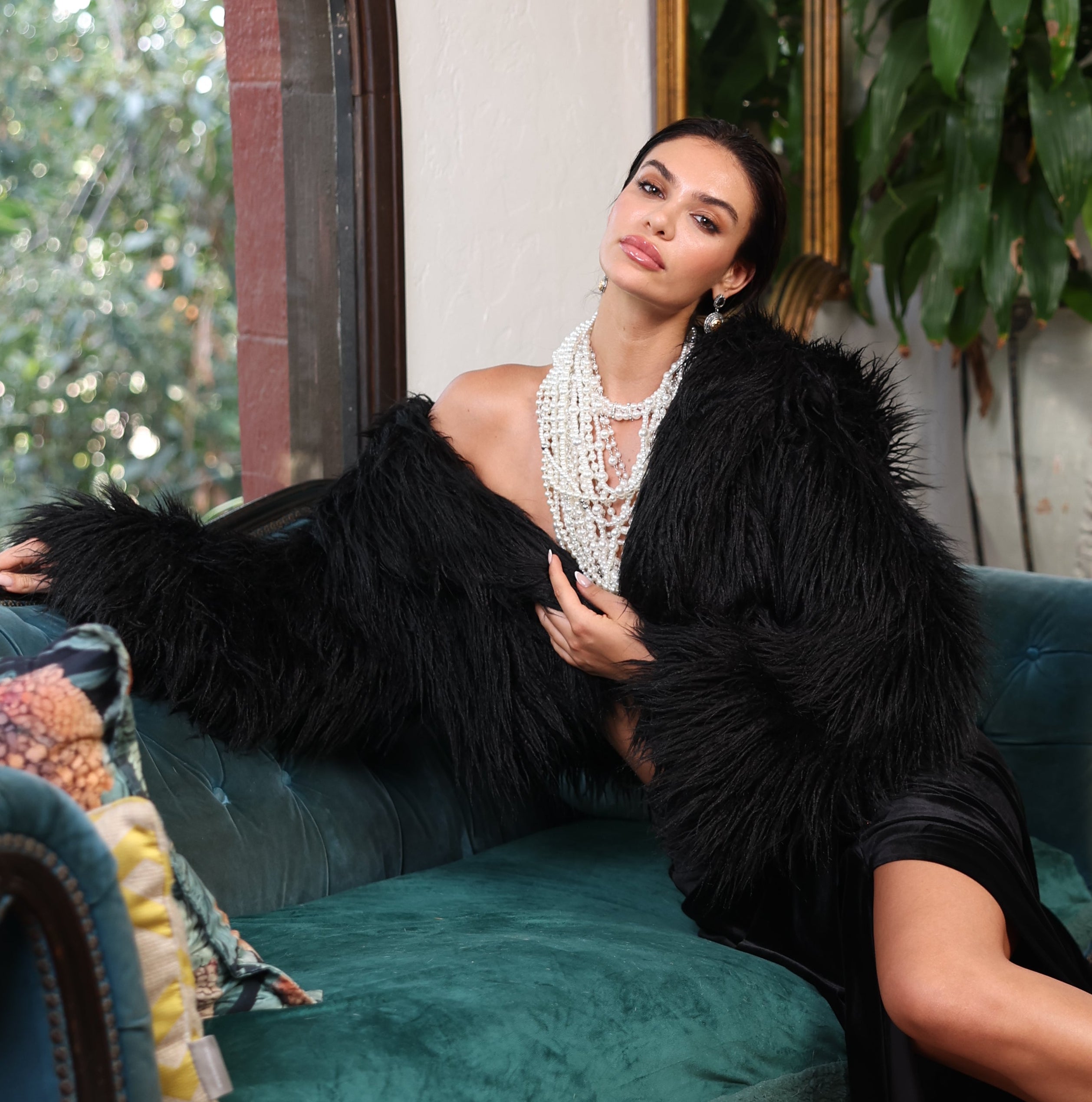 Cropped Black Faux Fur Coat – Taroth